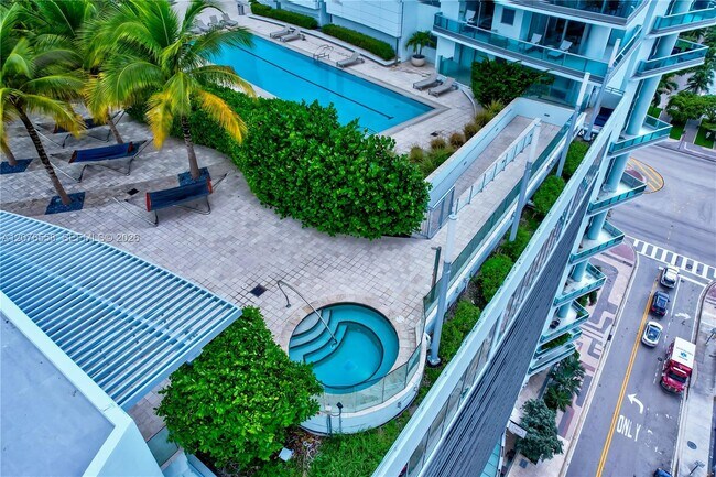 Building Photo - 900 Biscayne Blvd