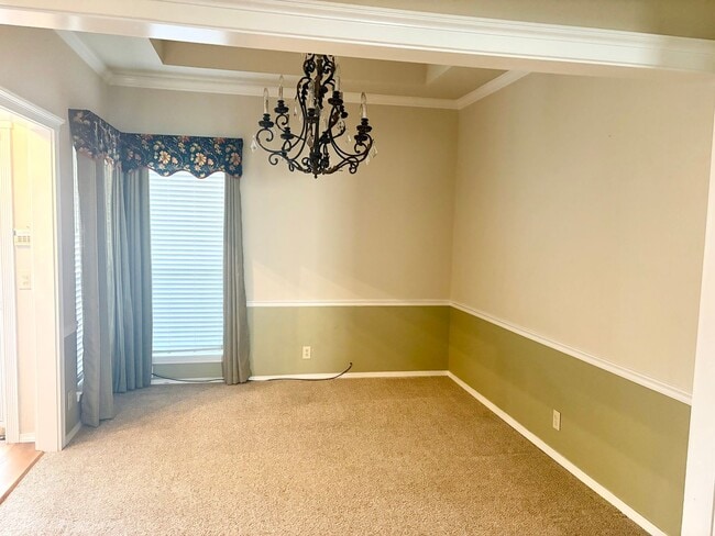 Building Photo - Beautiful 4 bedroom ranch style home in wonderful location off 101st between Memorial and Mingo