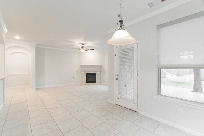 Building Photo - 11 Sawbridge Cir