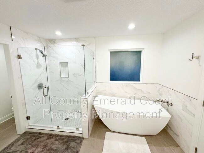 Building Photo - 481 Kelly St