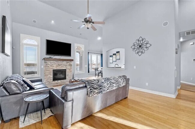 Building Photo - 38 Riviera Dr