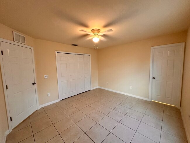 Building Photo - 3215 SW Santa Barbara Pl