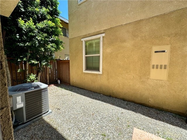 Building Photo - 912 N Alameda Ave