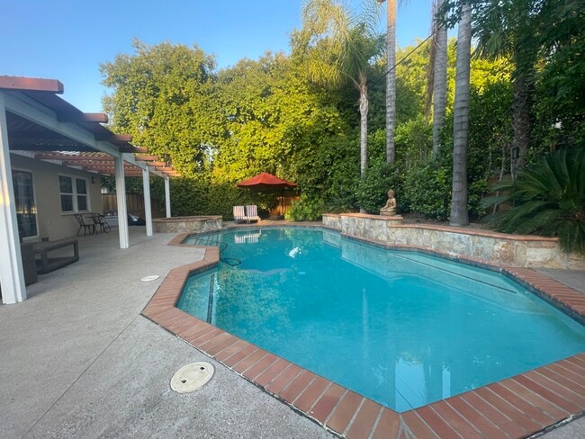 Building Photo - 20426 Lorne St