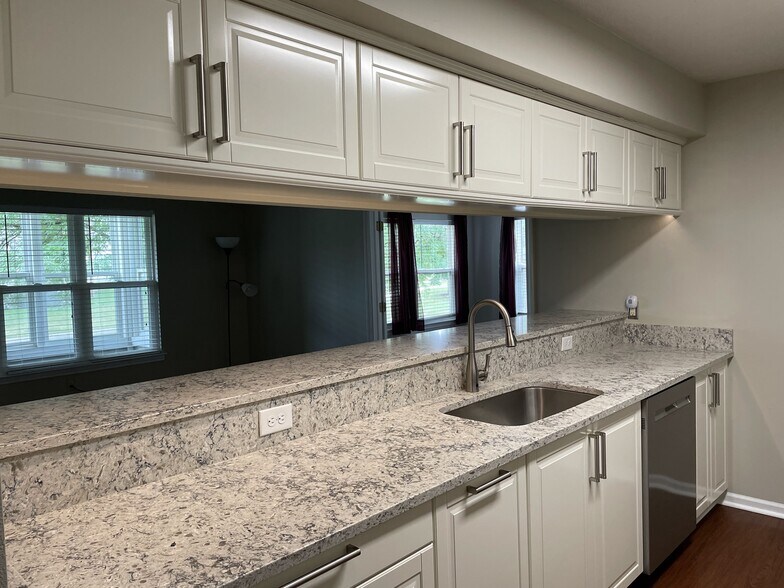 Building Photo - 1275 Millbrook Trl