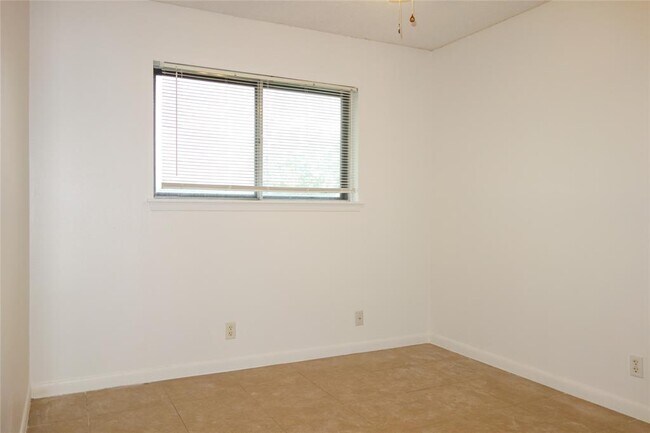 Building Photo - 1416 Cardinal Hill Dr