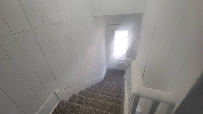 Building Photo - 1020 5th St