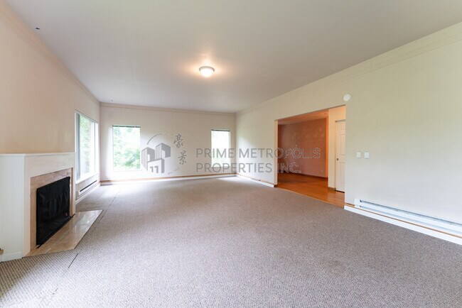 Building Photo - 11322 Exeter Ave NE