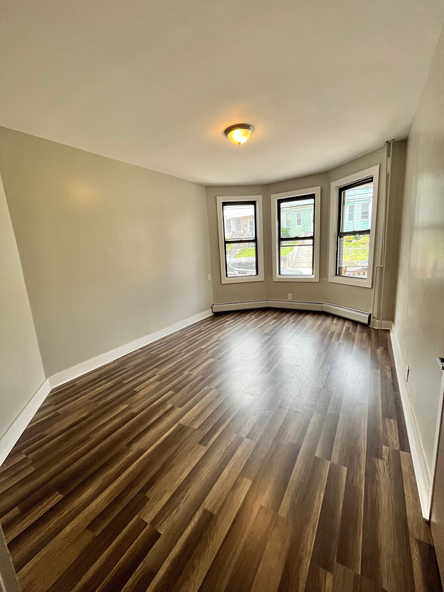 122 Randolph Ave 1R - 120 Randolph Ave