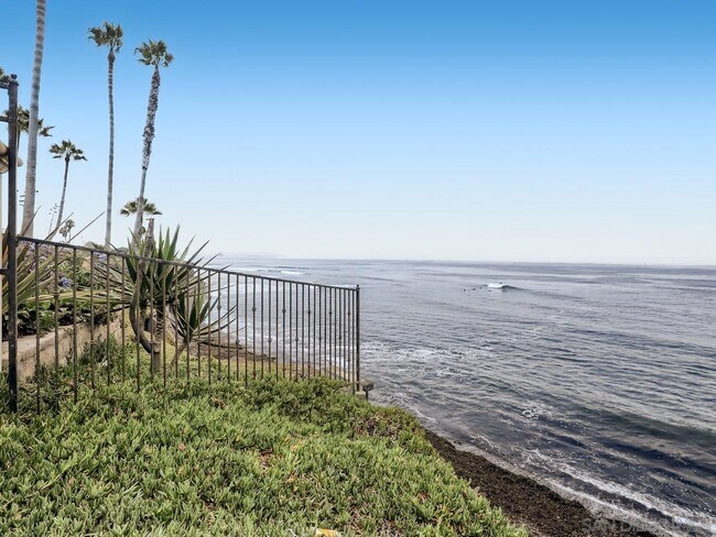 Building Photo - 5490 La Jolla Blvd