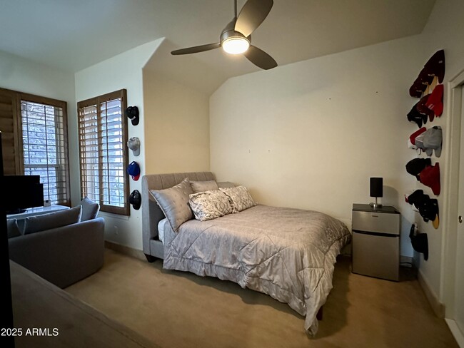 Building Photo - 5711 W Linda Ln