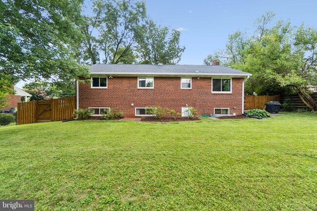 Building Photo - 7412 Farnum St