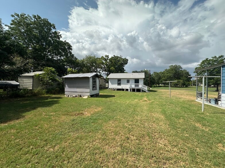 Building Photo - 509 W River St