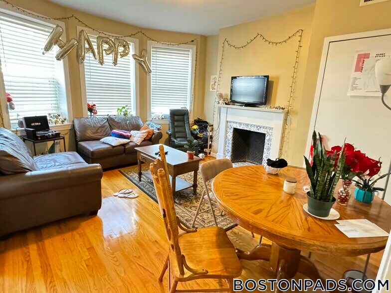 Building Photo - 17 Highgate St