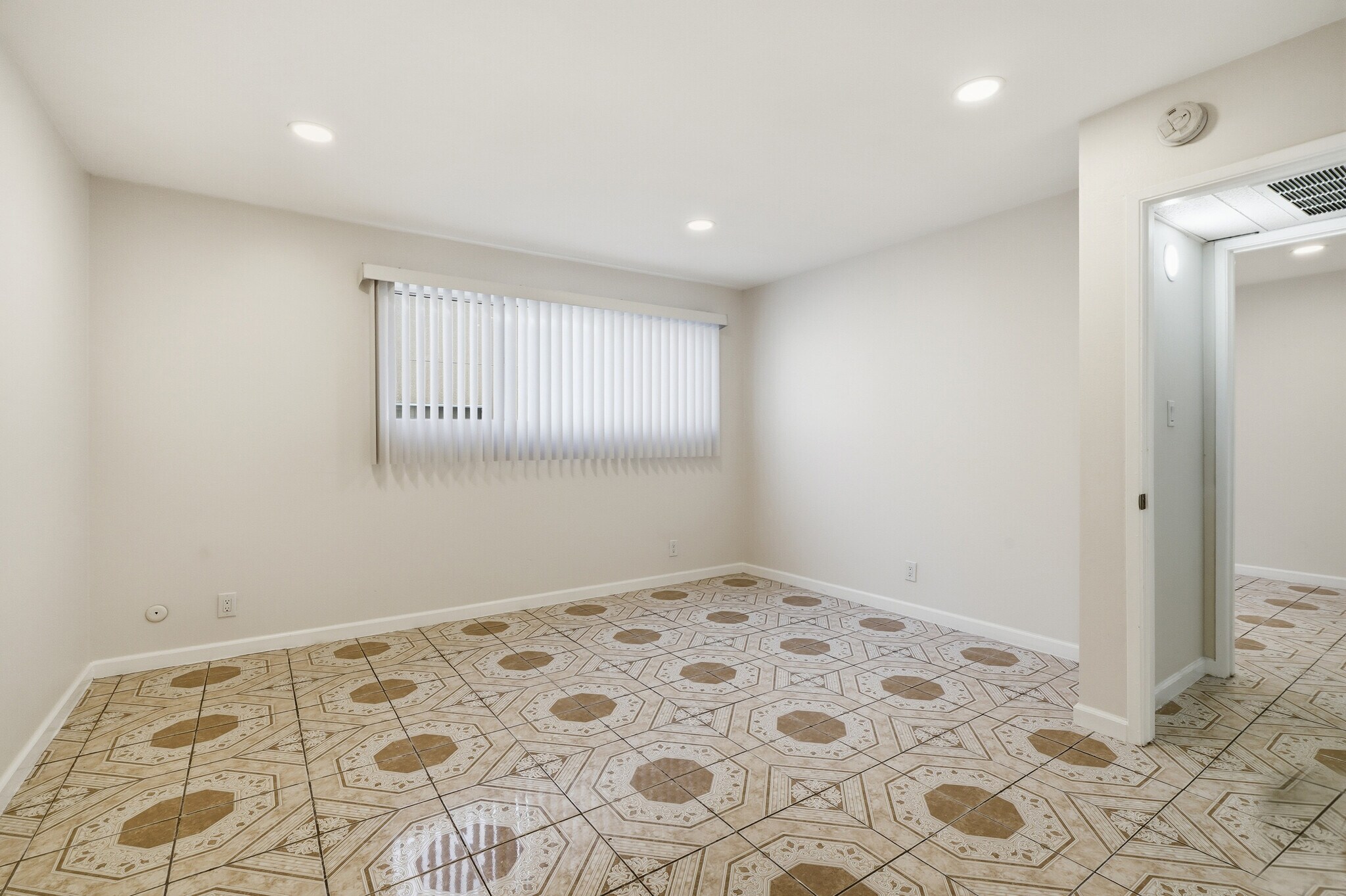 Building Photo - 7924 Woodman Ave