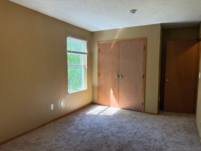 Building Photo - 662 E 125th St