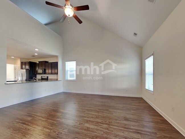 Building Photo - 530 Lateleaf Dr