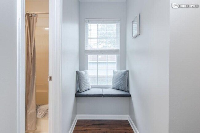 Building Photo - Charming Christiansburg Home