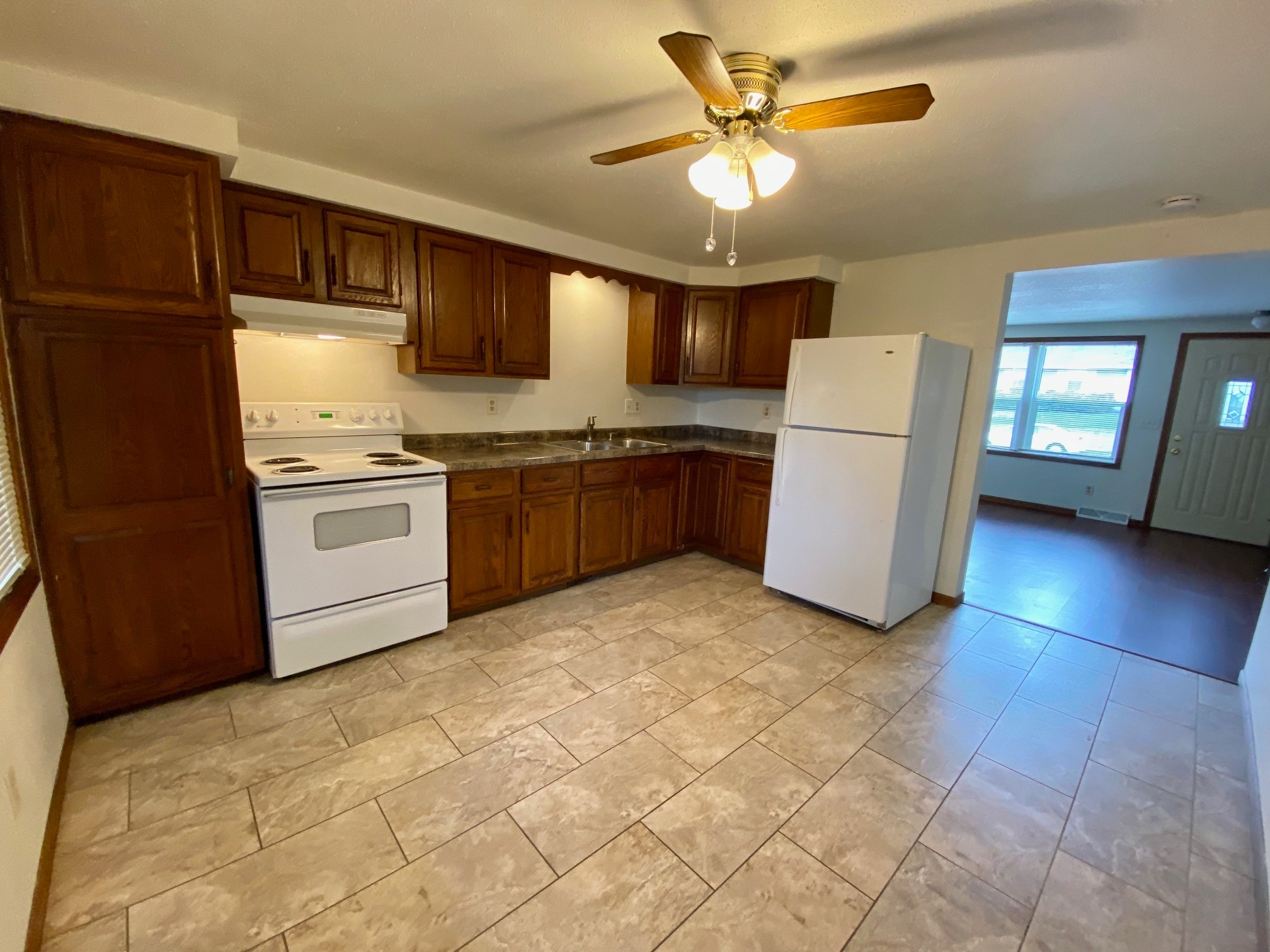 Building Photo - 610 12th Ave S