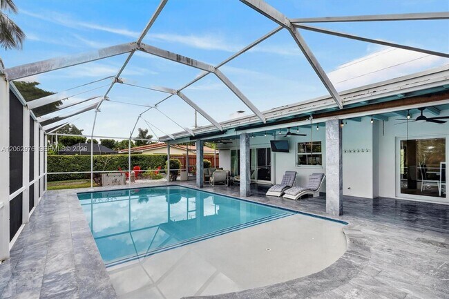 Building Photo - 16840 SW 87th Ave
