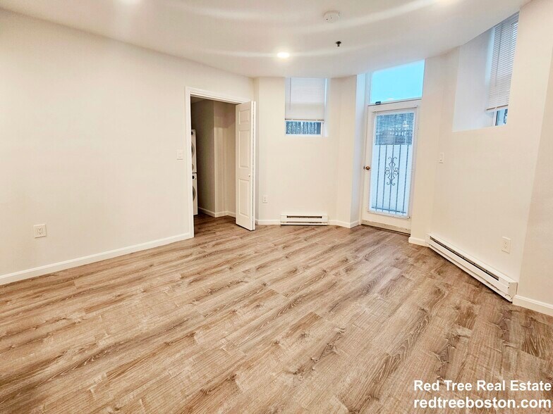 Building Photo - 24 Queensberry St