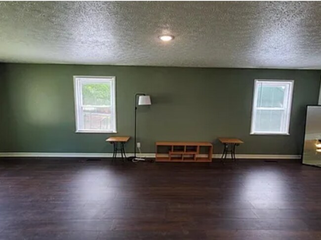 Building Photo - Cute 2 bedroom in South East Springfield