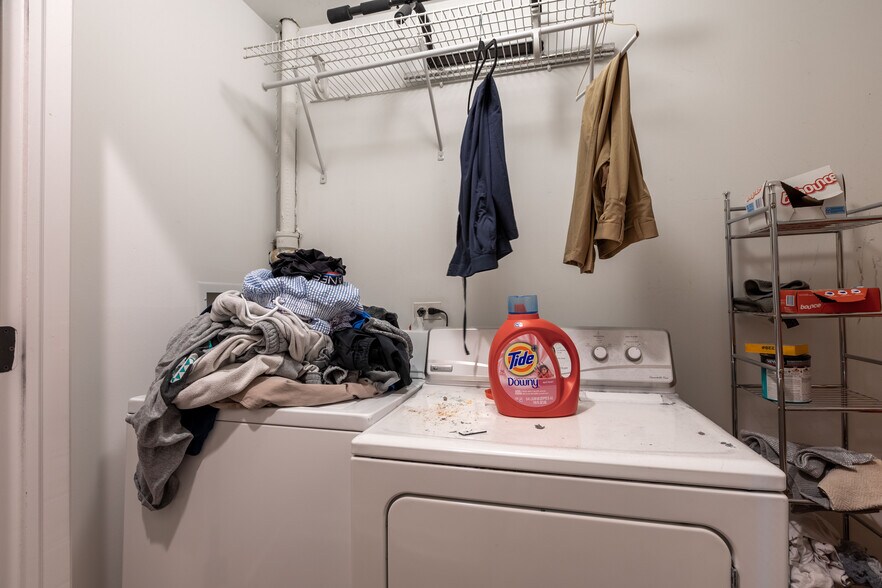 Building Photo - 1138 W Diversey Pky