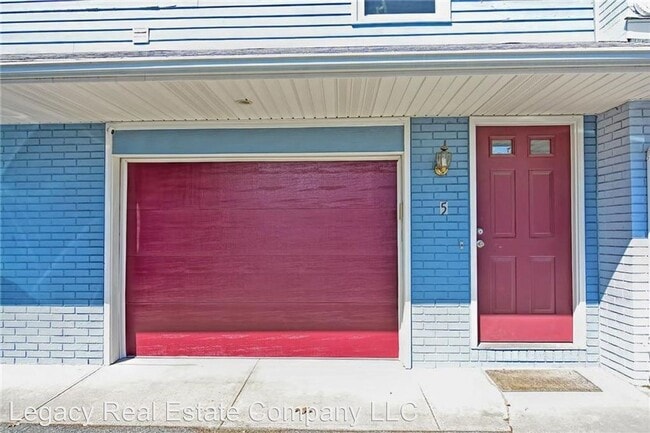 Building Photo - 2 br, 1.5 bath House - 4 Smithfield Road #10
