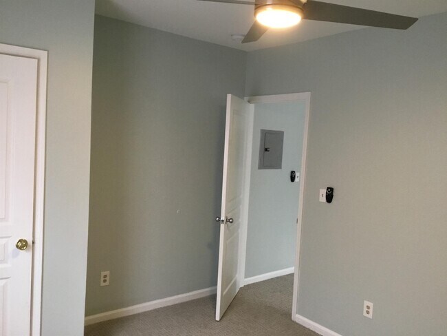 Building Photo - 90 Union Ave