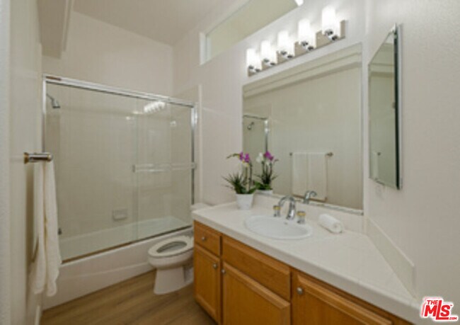 Building Photo - 6465 Zuma View Pl