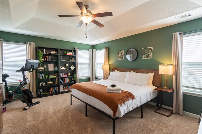 Building Photo - 4830 Fairmont Dr