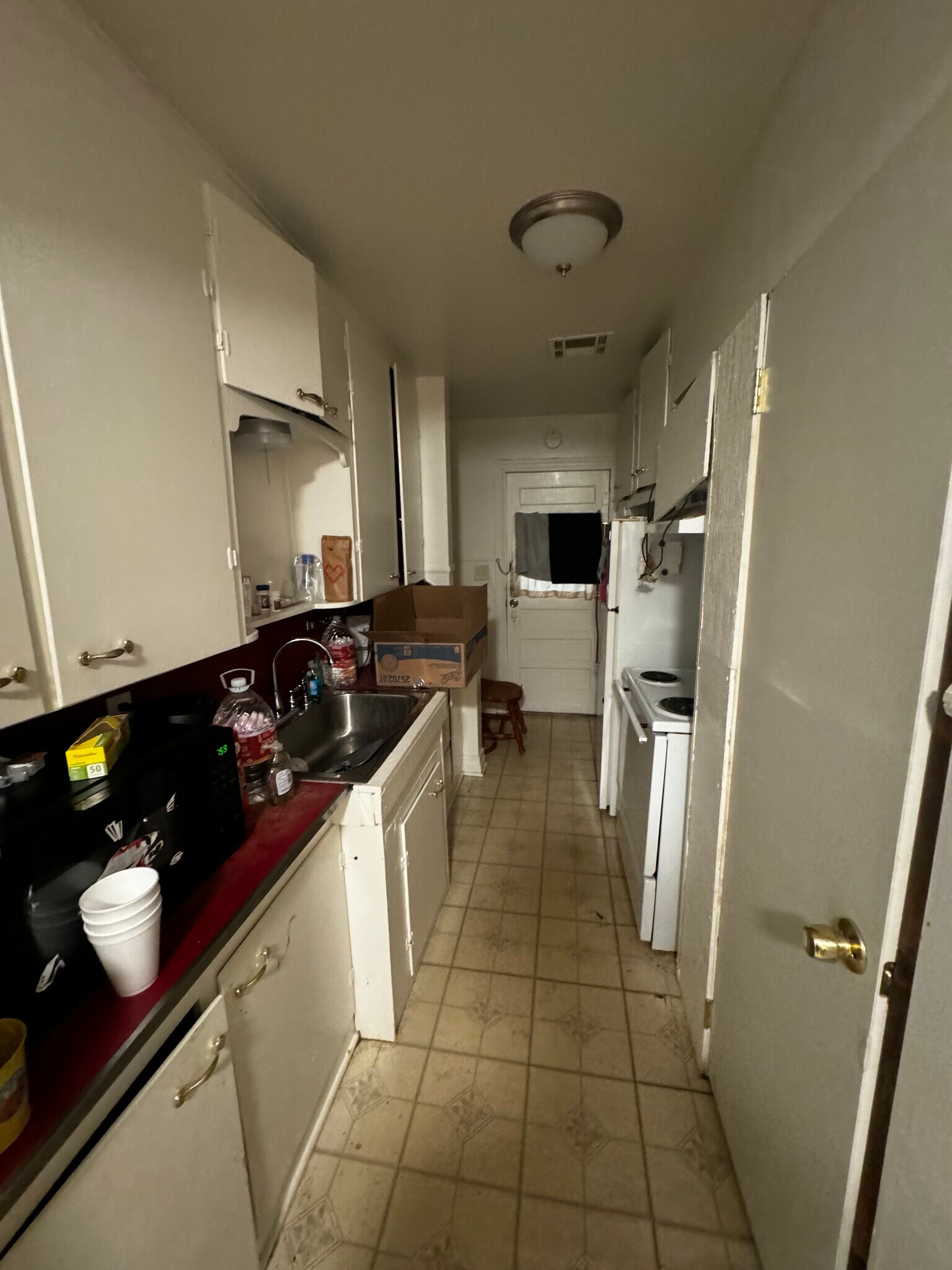 kitchen - 2840 NW 23rd St