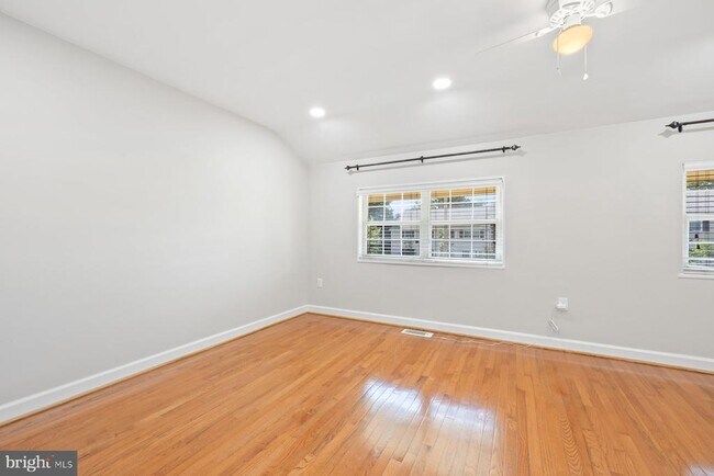 Building Photo - 2512 N Dearing St