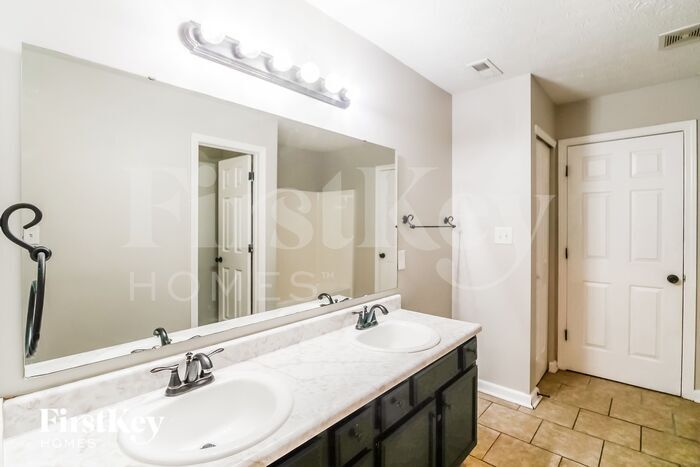 Building Photo - 3119 Hemlock Way