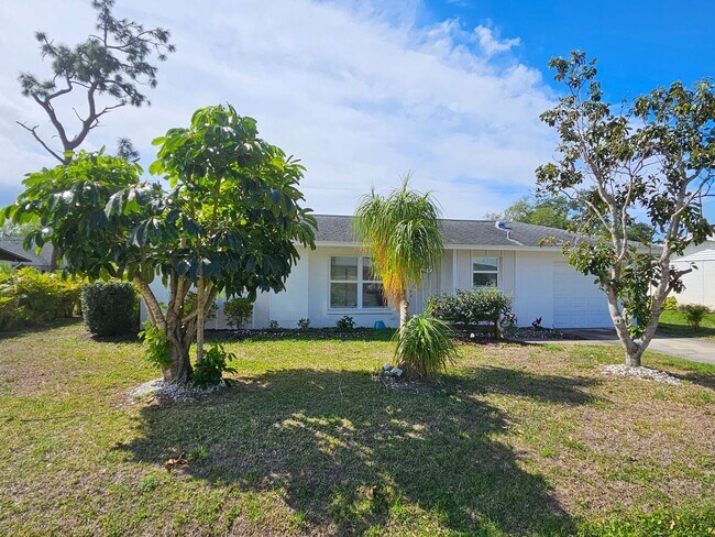 Building Photo - Annual Unfurnished 2 Bedroom 2 Bathroom Single Family Home in South Venice!