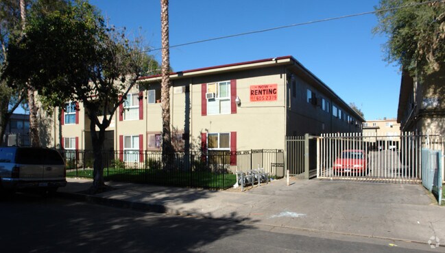 Building Photo - Rayen Apartments