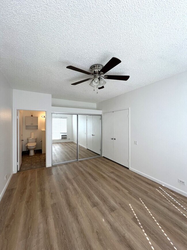 Building Photo - Palm Court 2 bedroom and 2 bathroom ground floor unit with 2 parking