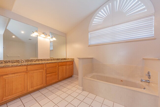 Building Photo - 2225 Silver Sands Ct