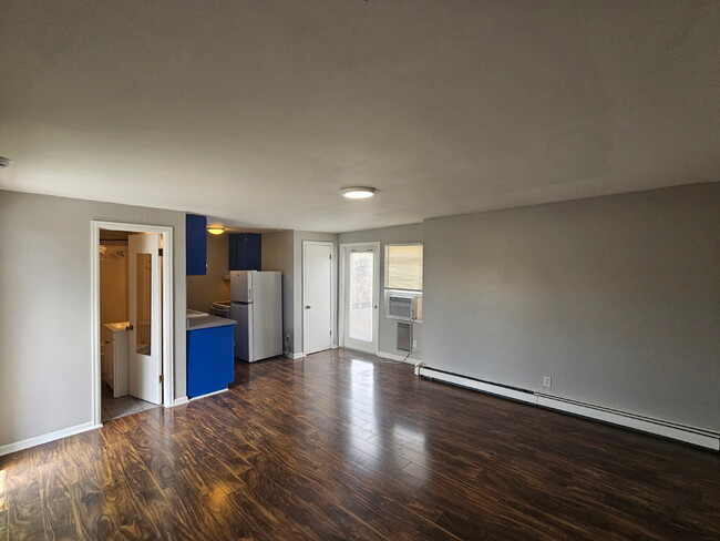 Building Photo - Top Floor Studio with Panoramic City and M...