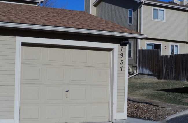 Building Photo - 7957 Lexington Park Dr