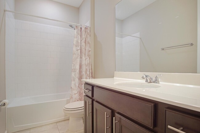 Building Photo - 1229 Forest Gate Cir