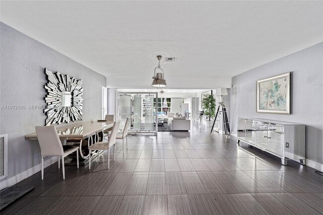 Building Photo - 2534 Monroe St