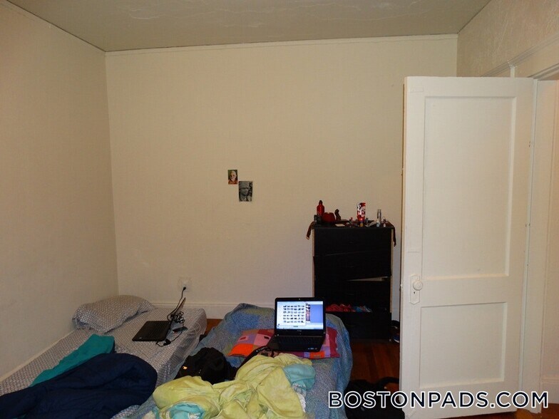 Building Photo - 1167 Boylston St
