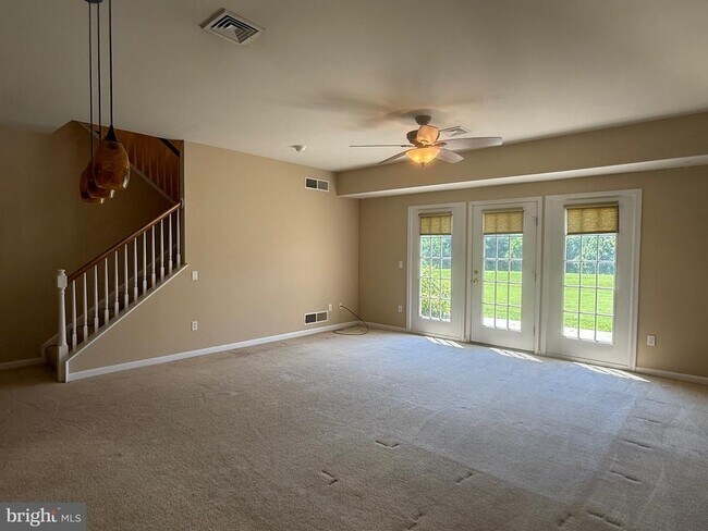 Building Photo - 2082 Deer Run Dr
