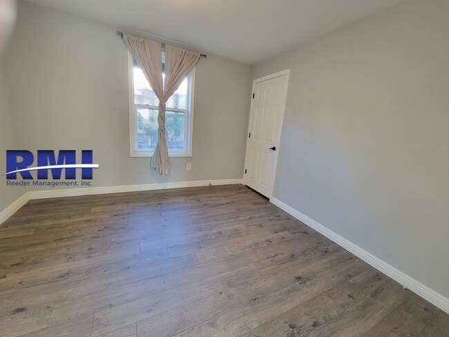 Building Photo - Waterfront Living in the Heart of Bremerton!!
