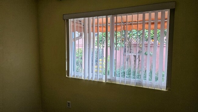 Building Photo - 10216 Princess Sarit Way