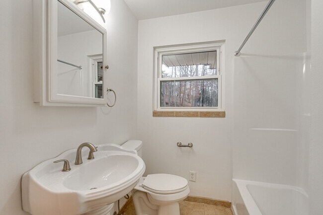 Building Photo - Three Bedroom Two Bathroom House For Rent