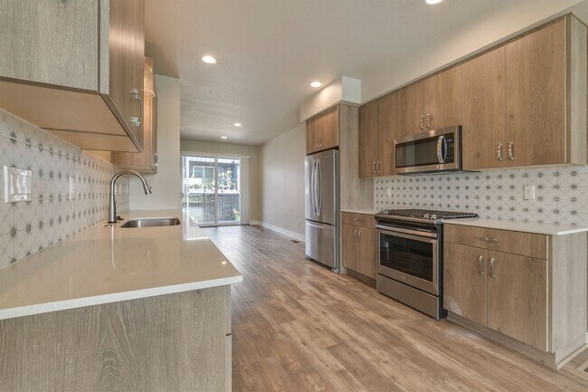Building Photo - 17235 SW Goldcrest Ln