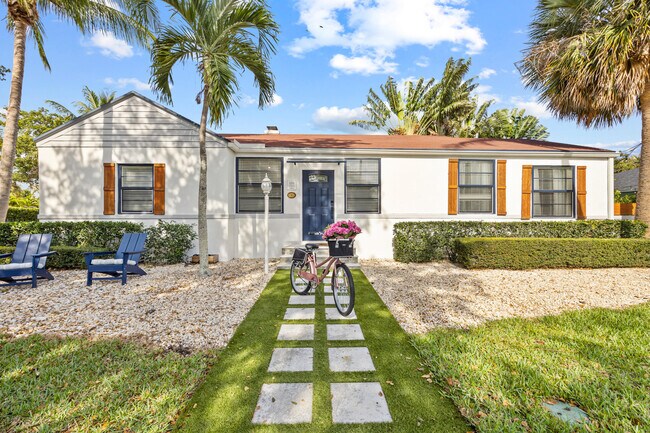 Building Photo - 3201 Poinsettia Ave