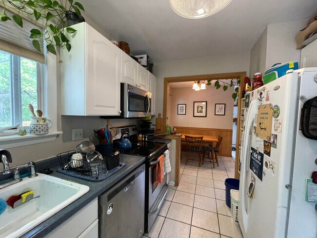 Kitchen - 62 Pine St